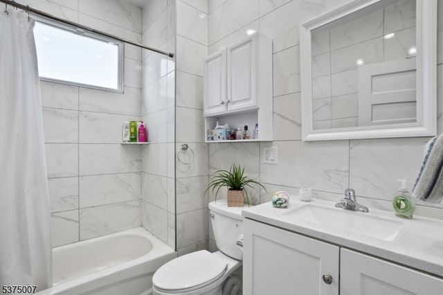 98 Houston St, Newark City, NJ 07105