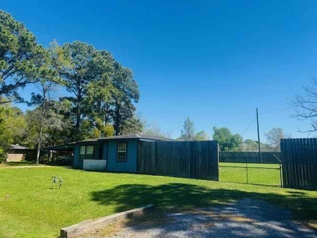 5487 Fairview Dr, Bridge City, TX 77630