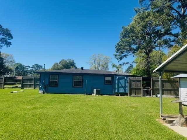 5487 Fairview Dr, Bridge City, TX 77630