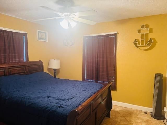 5487 Fairview Dr, Bridge City, TX 77630