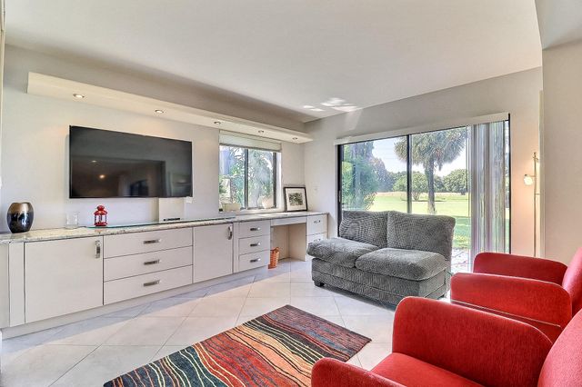 5172 S Fountains Dr Drive S, Lake Worth, FL 33467