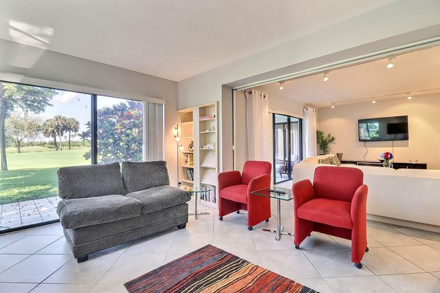 5172 S Fountains Dr Drive S, Lake Worth, FL 33467