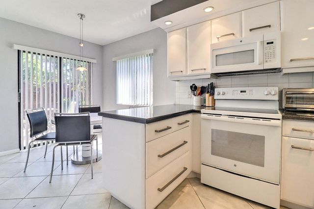 5172 S Fountains Dr Drive S, Lake Worth, FL 33467