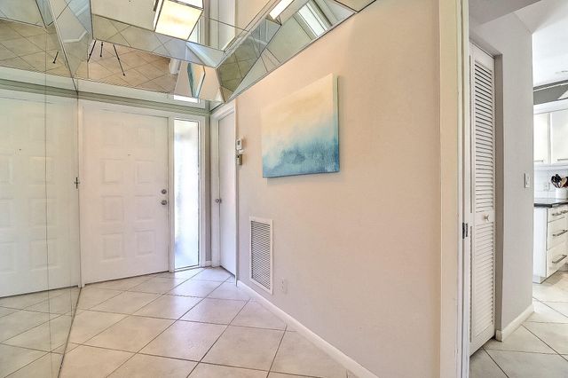 5172 S Fountains Dr Drive S, Lake Worth, FL 33467