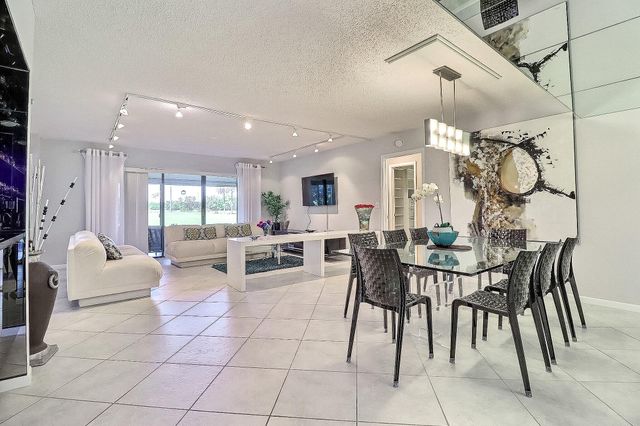 5172 S Fountains Dr Drive S, Lake Worth, FL 33467