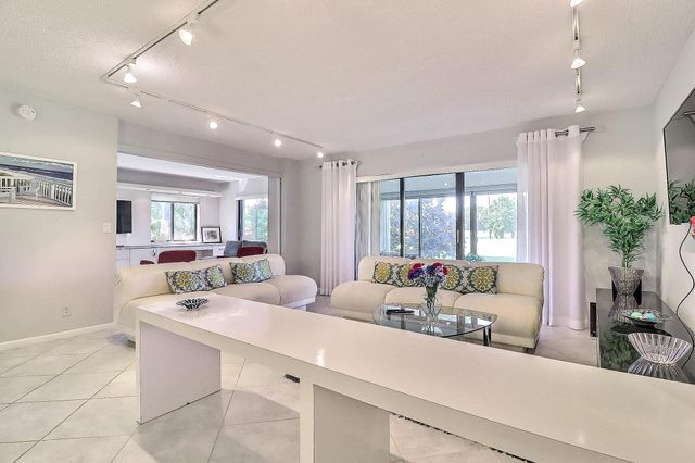5172 S Fountains Dr Drive S, Lake Worth, FL 33467