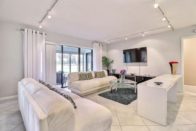 5172 S Fountains Dr Drive S, Lake Worth, FL 33467