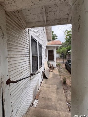 717 Kayton, San Antonio, TX 78210