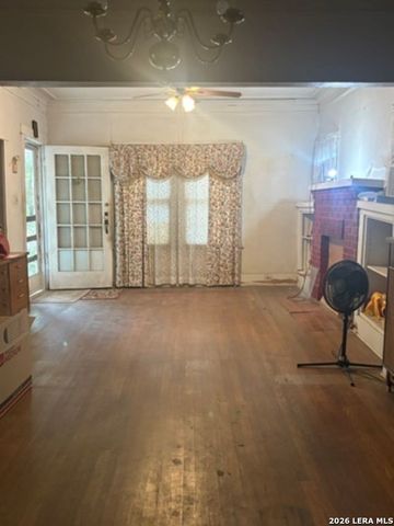 717 Kayton, San Antonio, TX 78210