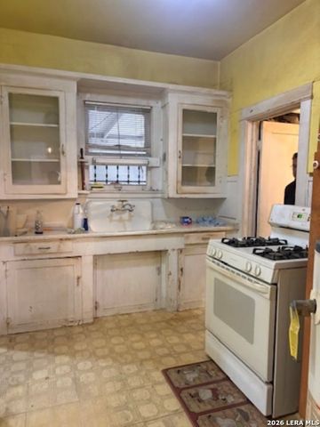 717 Kayton, San Antonio, TX 78210