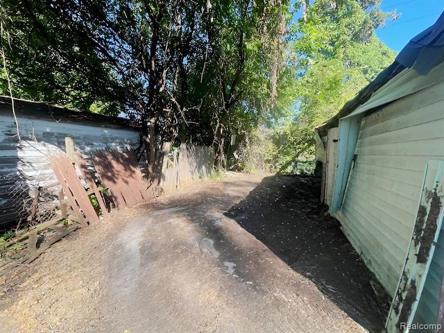 11380 Plainview Avenue, Detroit, MI 48228