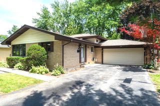 209 N Stevenson Lane, Mount Prospect, IL 60056