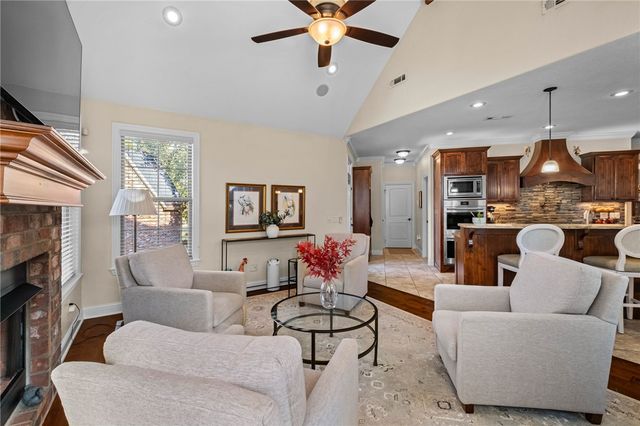 4911 E Sagely Lane, Fayetteville, AR 72703