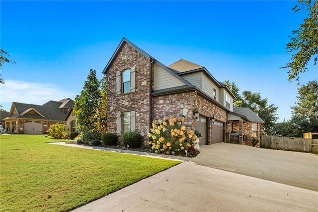 4911 E Sagely Lane, Fayetteville, AR 72703