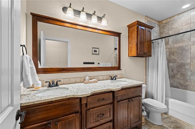 4911 E Sagely Lane, Fayetteville, AR 72703