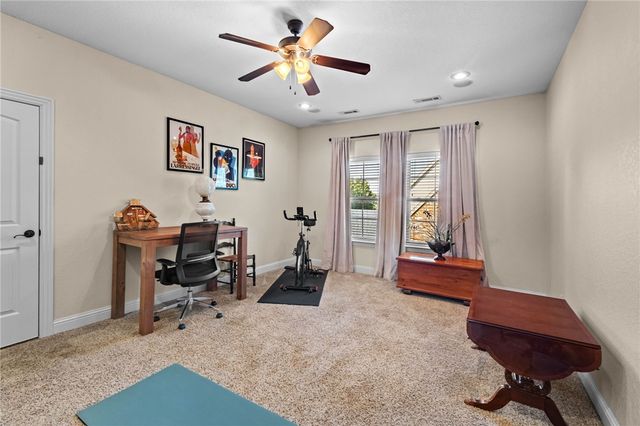 4911 E Sagely Lane, Fayetteville, AR 72703