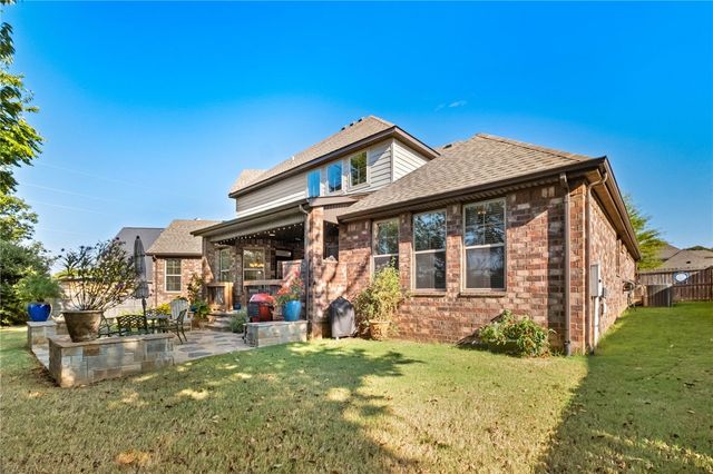 4911 E Sagely Lane, Fayetteville, AR 72703