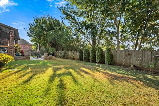 4911 E Sagely Lane, Fayetteville, AR 72703