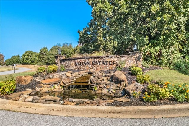 4911 E Sagely Lane, Fayetteville, AR 72703