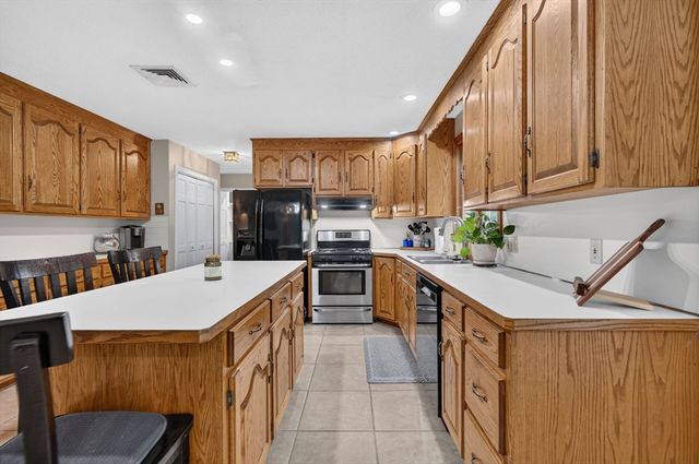 38 Sable Run Ln, Methuen, MA 01844