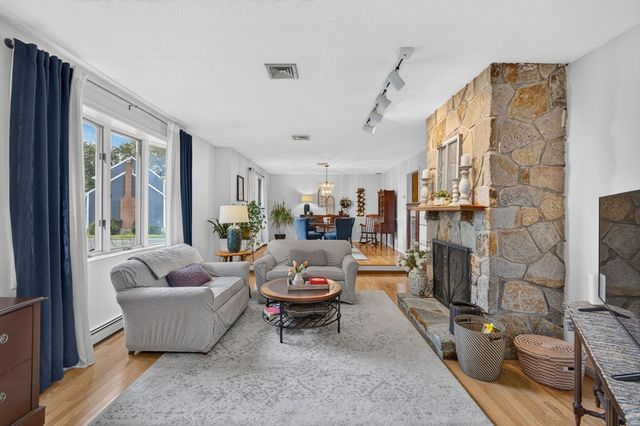 38 Sable Run Ln, Methuen, MA 01844
