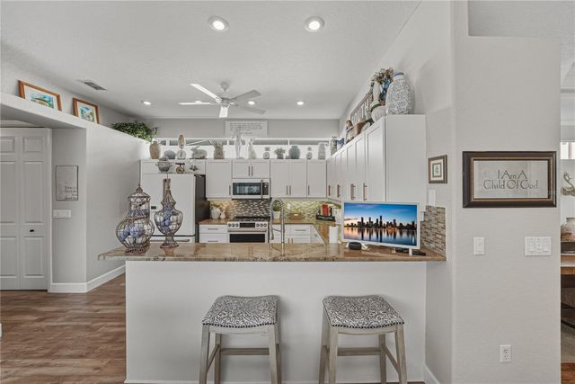 12422 WOODLANDS CIRCLE, Dade City, FL 33525