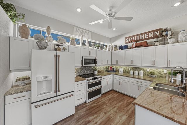 12422 WOODLANDS CIRCLE, Dade City, FL 33525