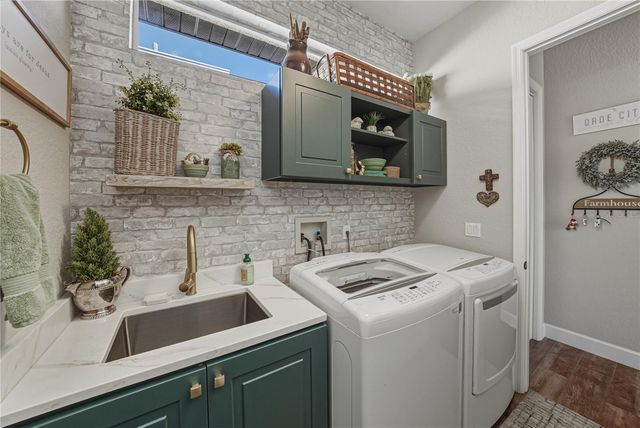 12422 WOODLANDS CIRCLE, Dade City, FL 33525