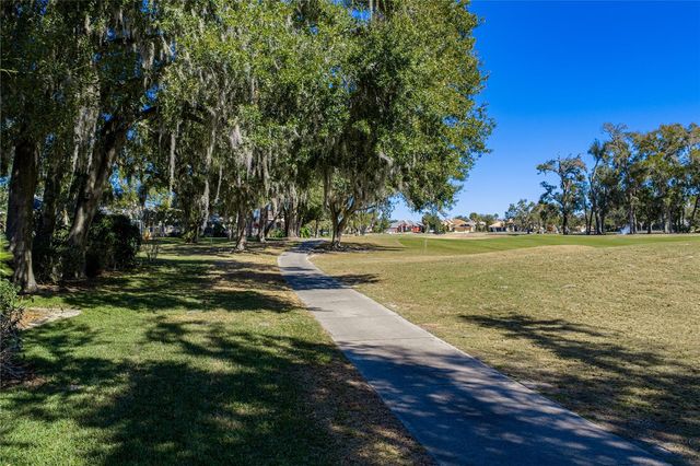 12422 WOODLANDS CIRCLE, Dade City, FL 33525