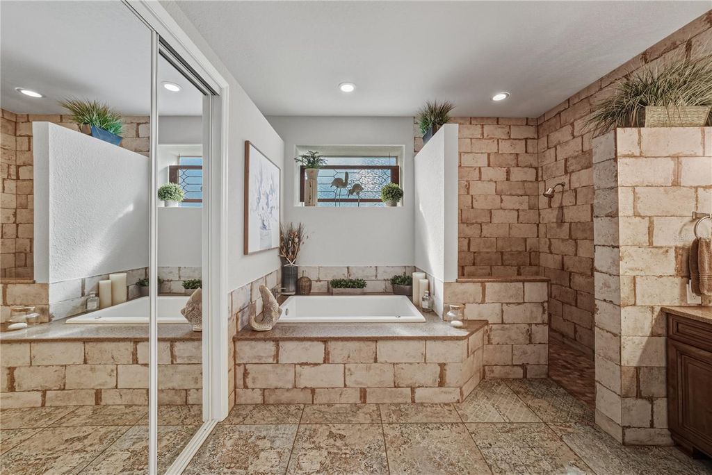 Image 37 of property listing at 12422 WOODLANDS CIRCLE, Dade City, FL 33525