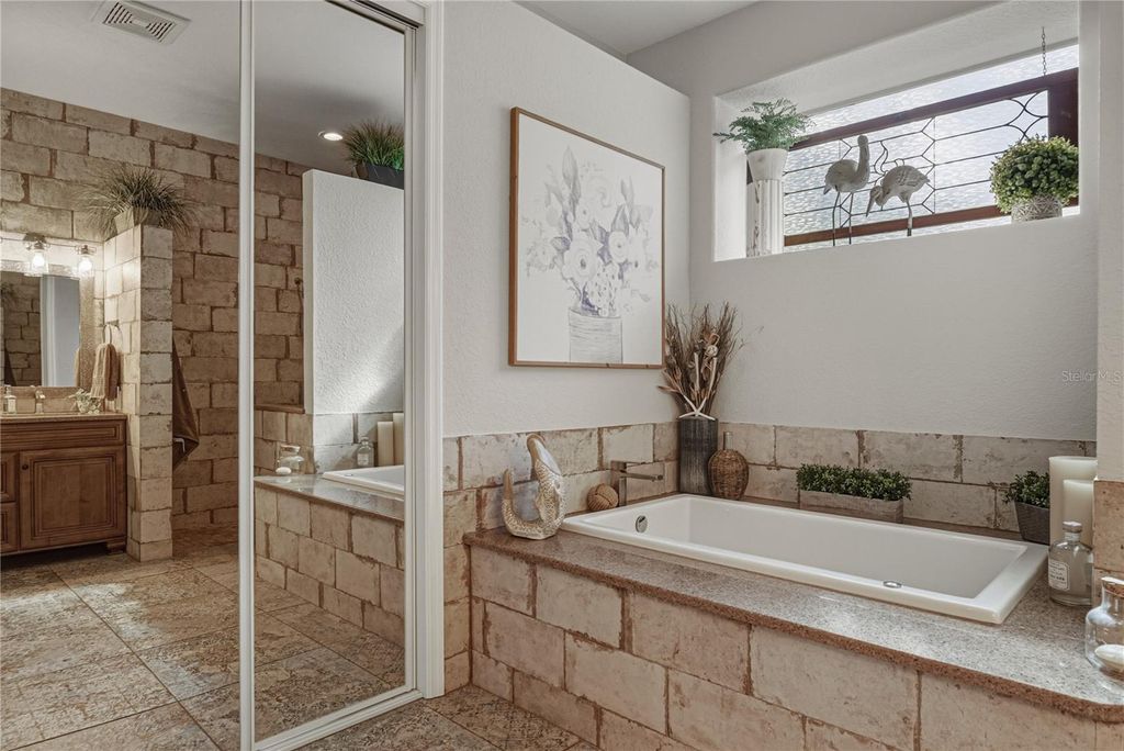 Image 40 of property listing at 12422 WOODLANDS CIRCLE, Dade City, FL 33525