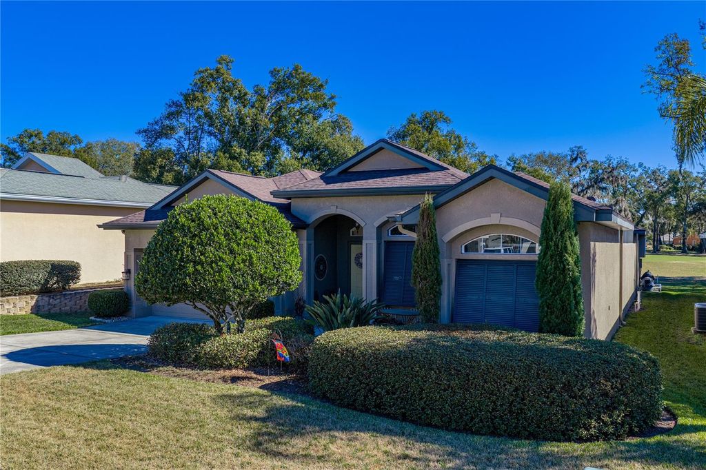 Image 7 of property listing at 12422 WOODLANDS CIRCLE, Dade City, FL 33525