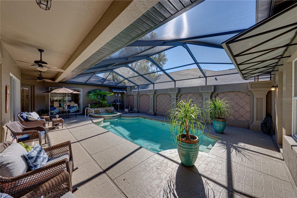 Image 10 of property listing at 12422 WOODLANDS CIRCLE, Dade City, FL 33525