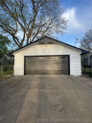 1501 E Cherokee Street, Wagoner, OK 74467