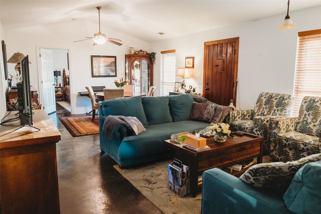 6078 E Line Road, Whitewright, TX 75491