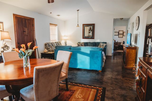 6078 E Line Road, Whitewright, TX 75491