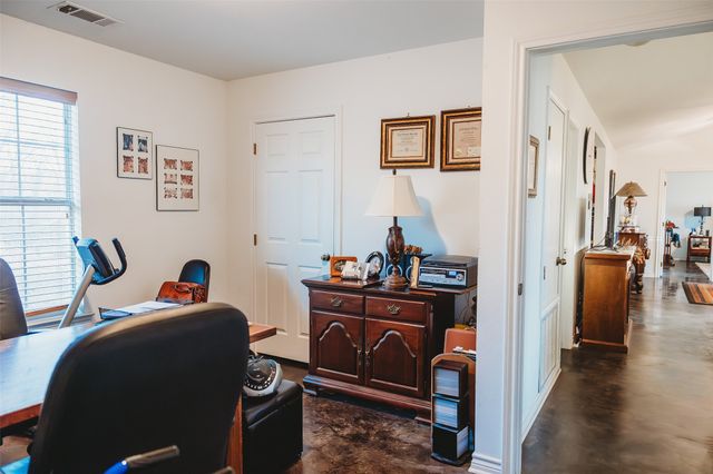 6078 E Line Road, Whitewright, TX 75491