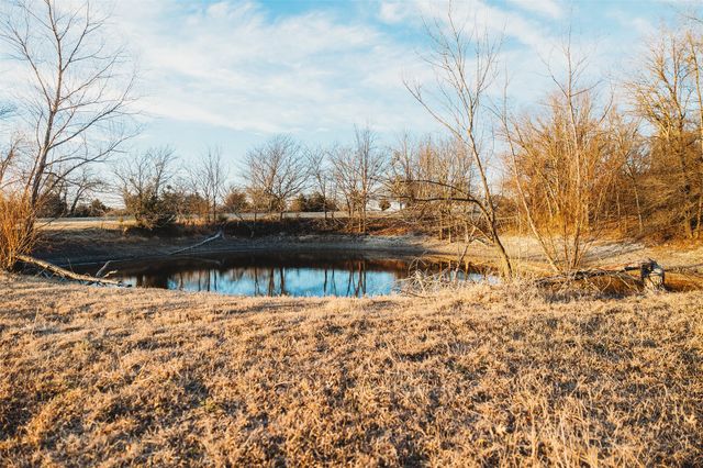 6078 E Line Road, Whitewright, TX 75491