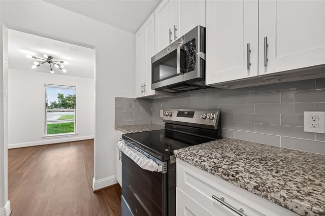 509 Southern Oaks Drive, Lake Jackson, TX 77566
