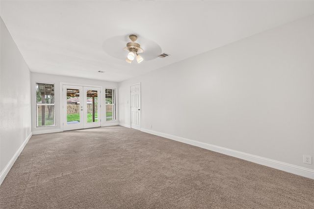 509 Southern Oaks Drive, Lake Jackson, TX 77566