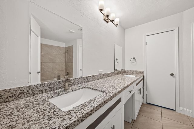 509 Southern Oaks Drive, Lake Jackson, TX 77566