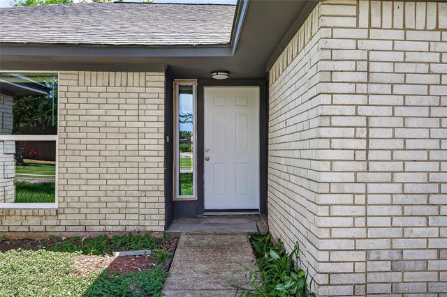 509 Southern Oaks Drive, Lake Jackson, TX 77566