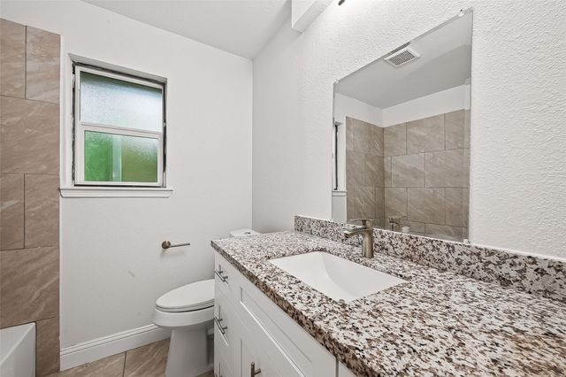 509 Southern Oaks Drive, Lake Jackson, TX 77566