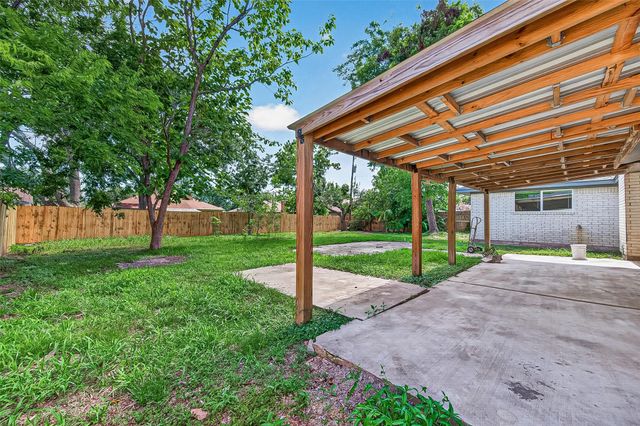 509 Southern Oaks Drive, Lake Jackson, TX 77566