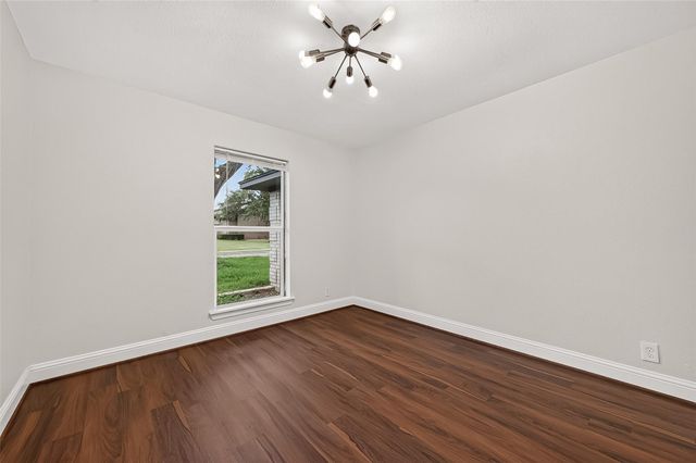 509 Southern Oaks Drive, Lake Jackson, TX 77566