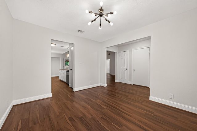 509 Southern Oaks Drive, Lake Jackson, TX 77566