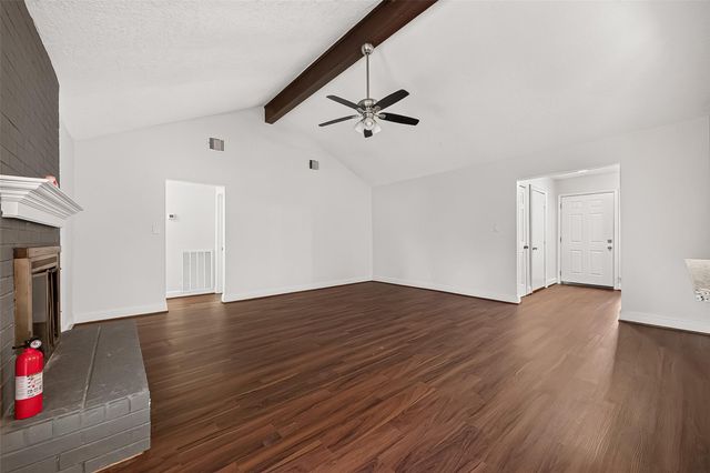 509 Southern Oaks Drive, Lake Jackson, TX 77566