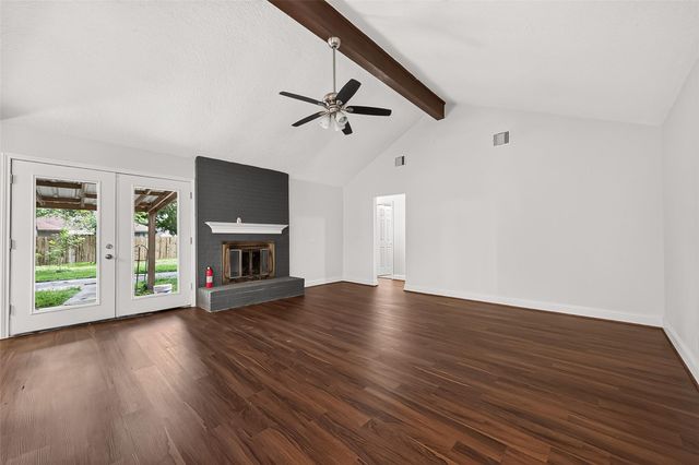 509 Southern Oaks Drive, Lake Jackson, TX 77566