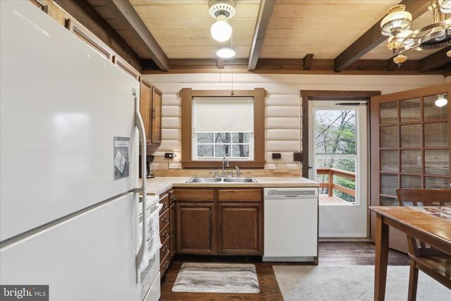 412 HIDEAWAY LN, Berkeley Springs, WV 25411