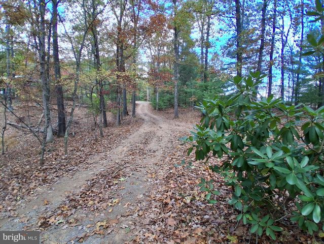 412 HIDEAWAY LN, Berkeley Springs, WV 25411